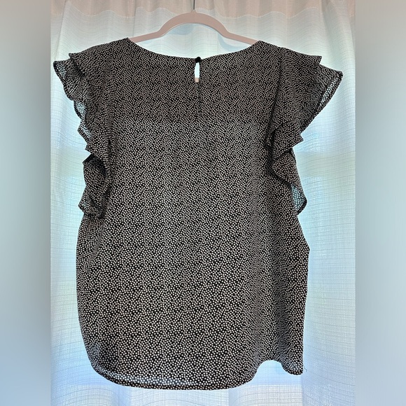 Cute flutter sleeve, flowey black top with white dot pattern. - Picture 1 of 2